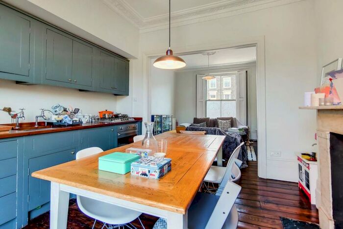 2 Bedroom Maisonette To Rent In Victoria Park Road, Victoria Park, London, E9