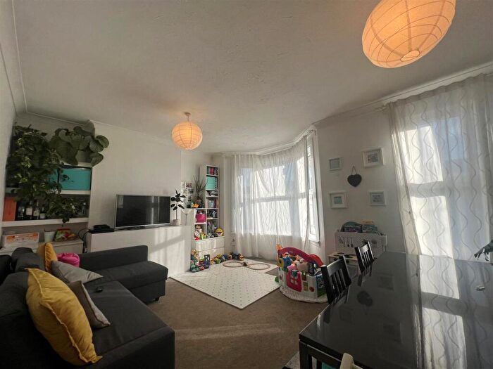 2 Bedroom Flat To Rent In Grove Green Road, E11