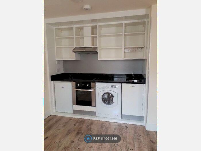Studio To Rent In Fonthill Road, London, N4