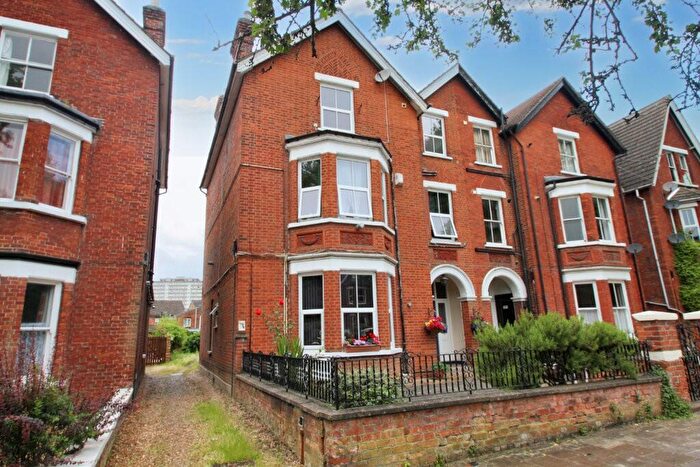 1 Bedroom Apartment To Rent In De Parys Avenue, Bedford, Bedfordshire, MK40