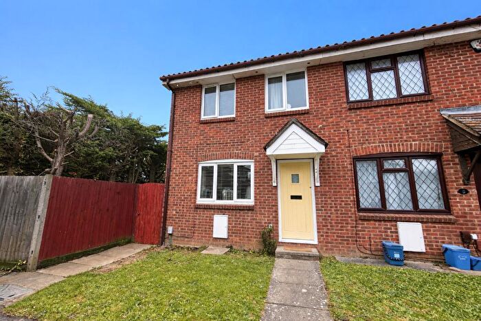 3 Bedroom End Of Terrace House For Sale In Pytchley Close, Bushmead, Luton, Bedfordshire, LU2