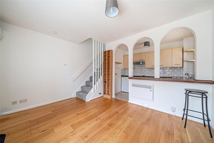 1 Bedroom Detached House For Sale In Shirley Crescent, Beckenham, BR3