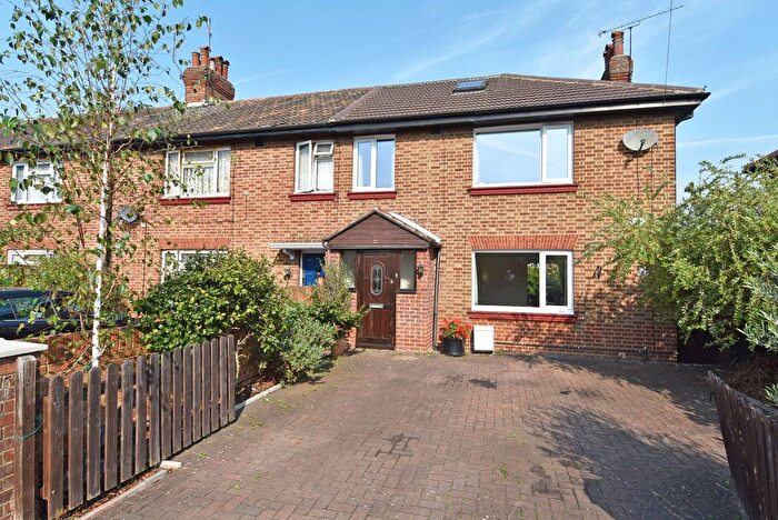 3 Bedroom End Of Terrace House To Rent In Murray Road, Richmond, TW10