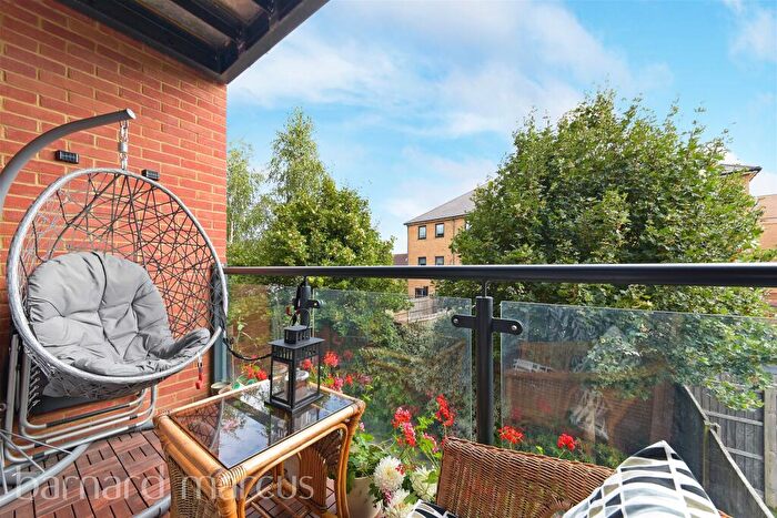 2 Bedroom Flat For Sale In Felnex Avenue, Wallington, SM6