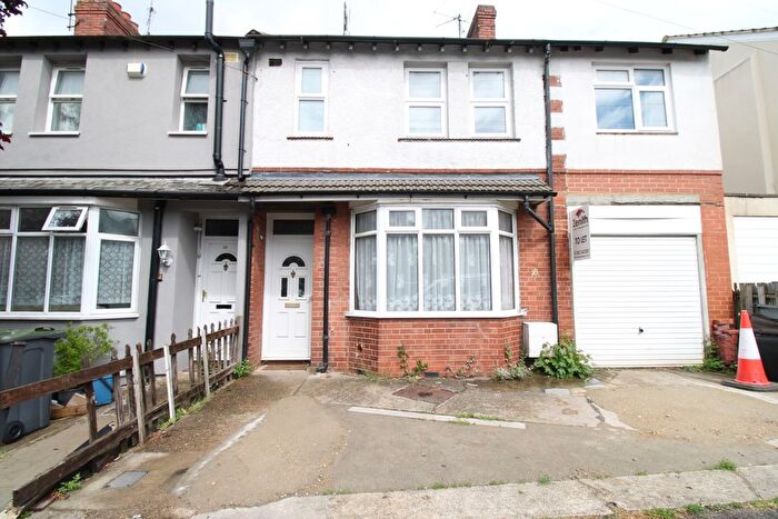 4 Bedroom Semi-Detached House To Rent In St. Catherines Avenue, Luton, LU3