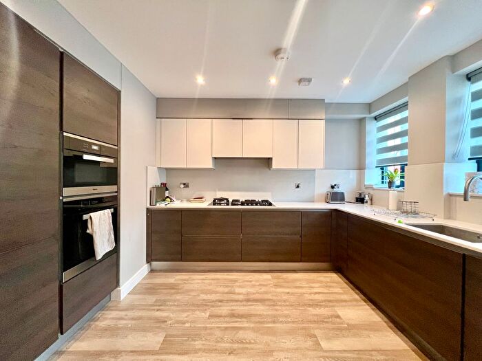 2 Bedroom Flat To Rent In Handel House, Edgwarebury Lane, Edgware, HA8