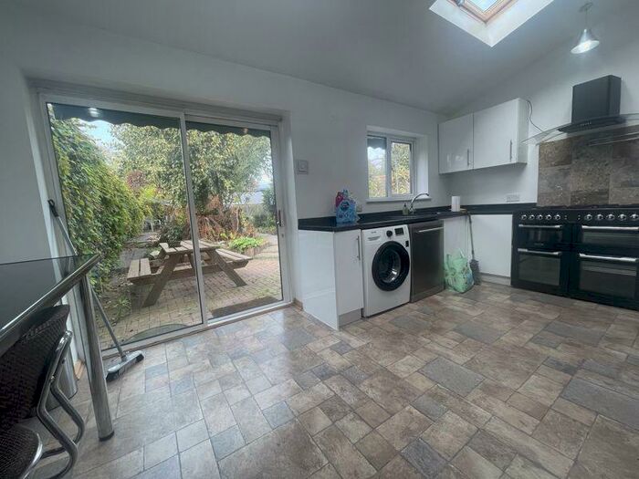 3 Bedroom Semi-Detached House To Rent In Prestwood, Slough, SL2