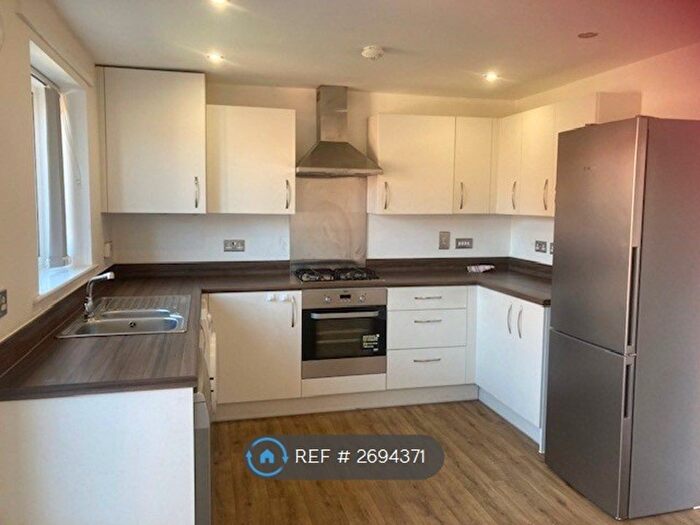 4 Bedroom Semi Detached House To Rent In Eastwell Walk, Leicester, LE4