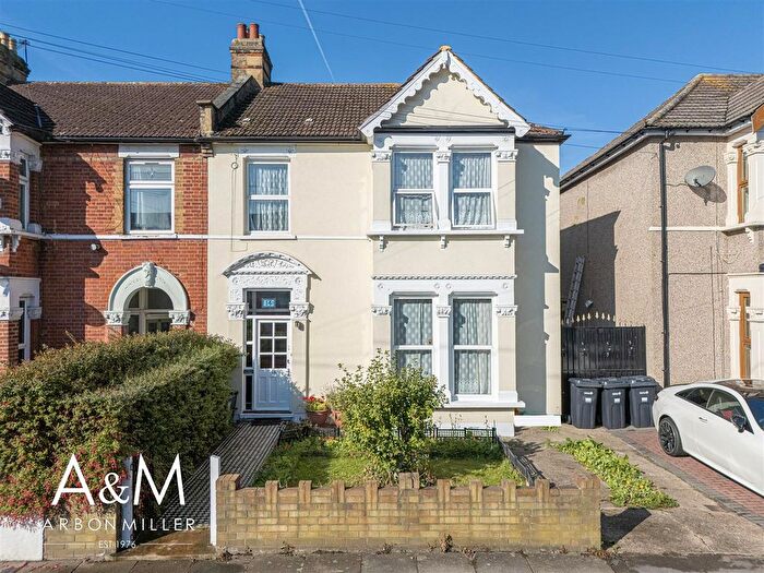 4 Bedroom End Terrace House For Sale In Airthrie Road, Goodmayes, IG3