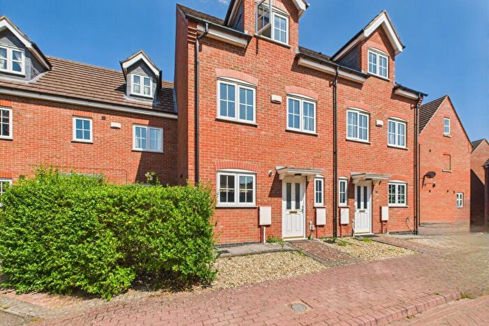 4 Bedroom Town House For Sale In Bruce Close, Spalding, Lincolnshire, PE11