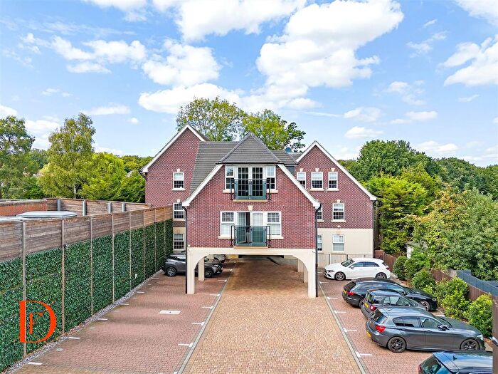 2 Bedroom Flat For Sale In Station Way, Buckhurst Hill, IG9