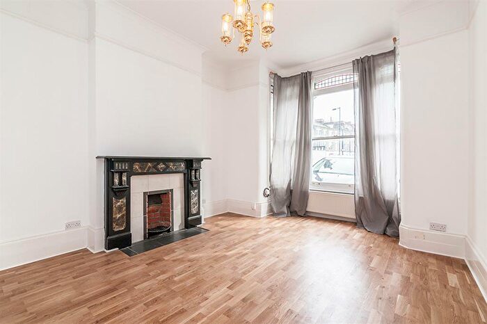 2 Bedroom Flat To Rent In Carysfort Road, London, N16