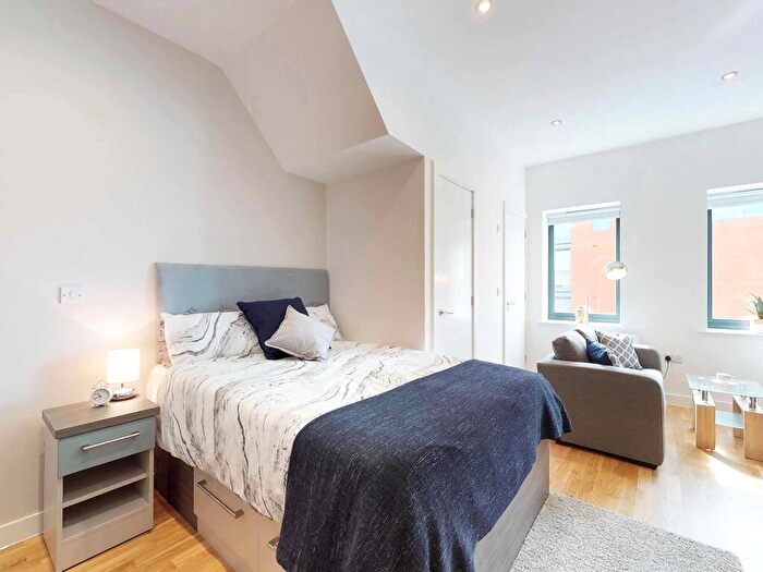 Apartment To Rent In Apt, Onyx Residence #, S2