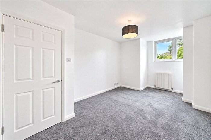 2 Bedroom Flat For Sale In Grange Road, Thornton Heath, CR7
