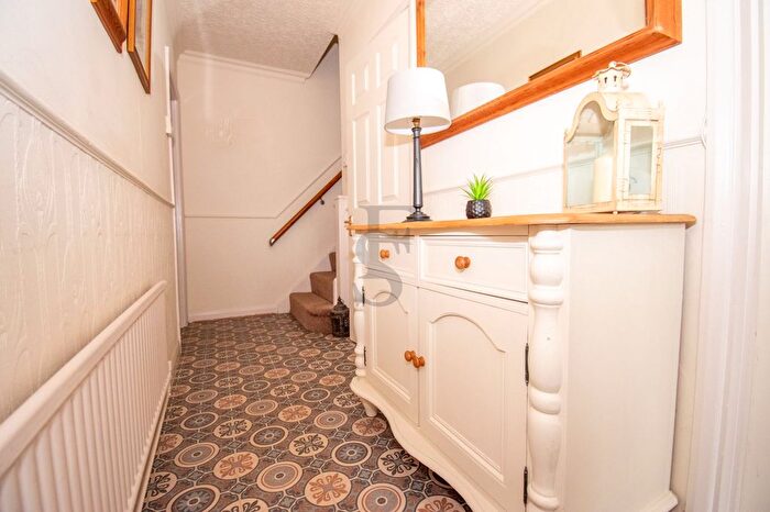 3 Bedroom Detached House For Sale In Lubbesthorpe Road, Leicester, LE3