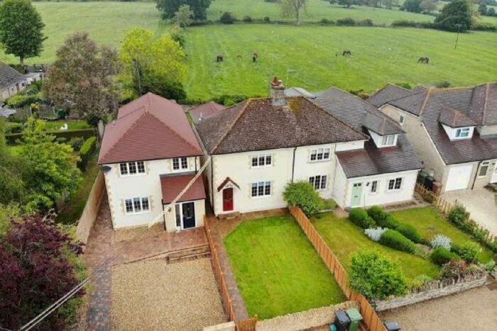 3 Bedroom Semi-Detached House For Sale In Elmside, Fernham, Faringdon, SN7