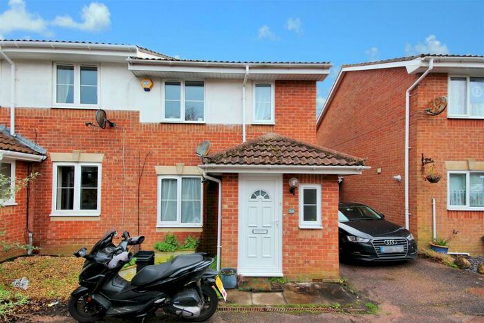 3 Bedroom Semi-Detached House To Rent In Sheppard Way, Portslade, Brighton, BN41