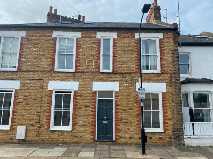 2 Bedroom Flat To Rent In Gilstead Road, London, SW6