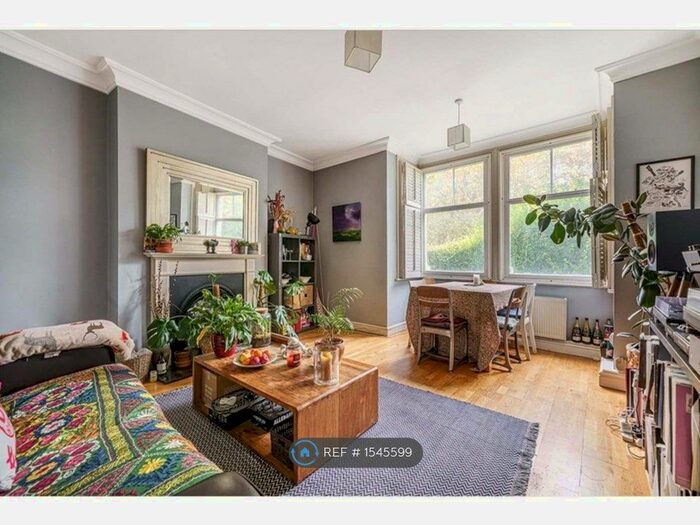 3 Bedroom Flat To Rent In Grove Lane, Camberwell, S E London, SE5