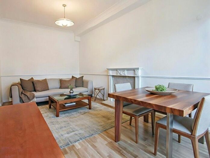 2 Bedroom Flat To Rent In Royal Tower Lodge, Cartwright Street, London, E1