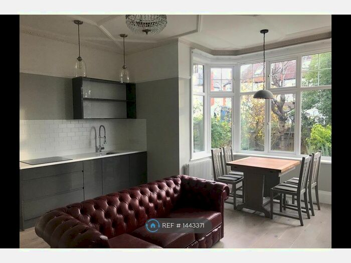 1 Bedroom Flat To Rent In Melbury Gardens, London, SW20