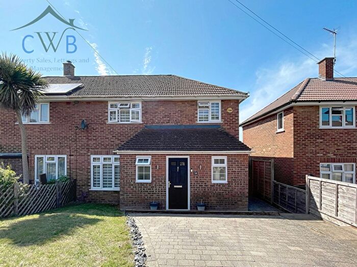 3 Bedroom Semi-Detached House For Sale In Pennant Road, Rochester, ME1