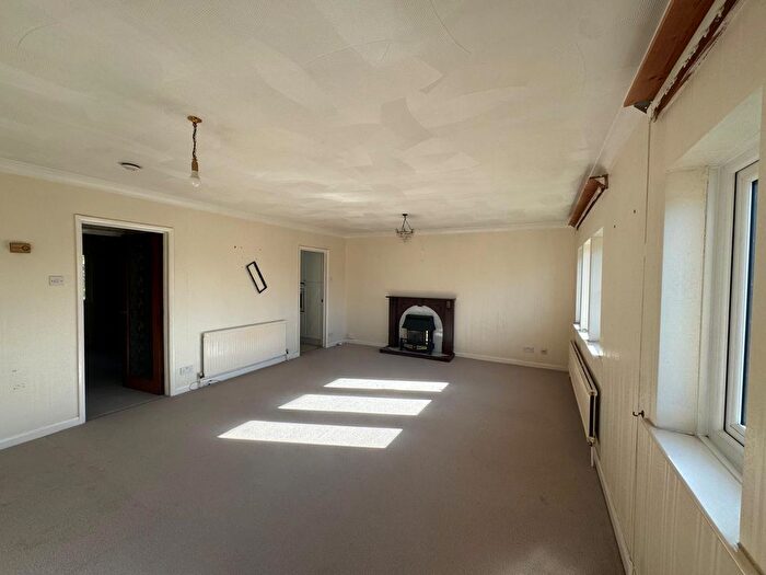 2 Bedroom Flat To Rent In Colston Close, Flat, Bradford, West Yorkshire, BD8