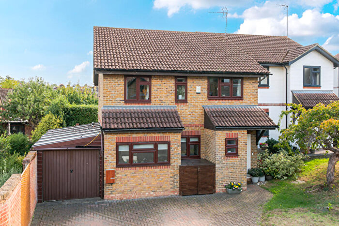 4 Bedroom Semi-Detached House For Sale In Vale Close, Weybridge, KT13