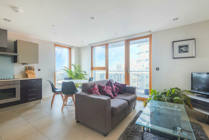 1 Bedroom Flat To Rent In Streamlight Tower, Province Square, London, E14