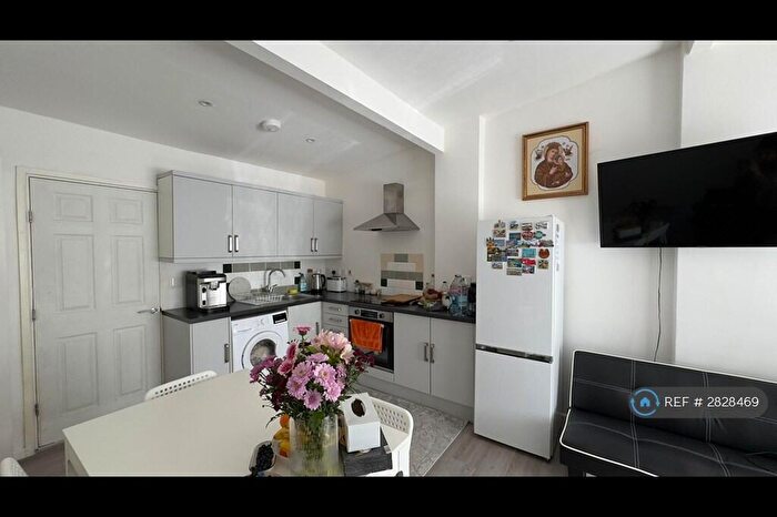 1 Bedroom Flat To Rent In Hawthorn Road, Wallington, SM6
