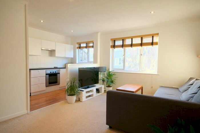 1 Bedroom Flat To Rent In Milford Mews, London, SW16