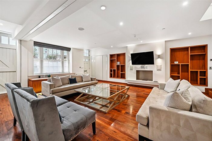 3 Bedroom Mews To Rent In Wilton Row, Belgravia, SW1X