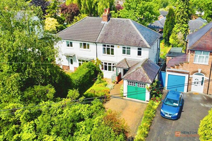 3 Bedroom Semi-Detached House For Sale In Hinckley Road, Leicester Forest East, LE3