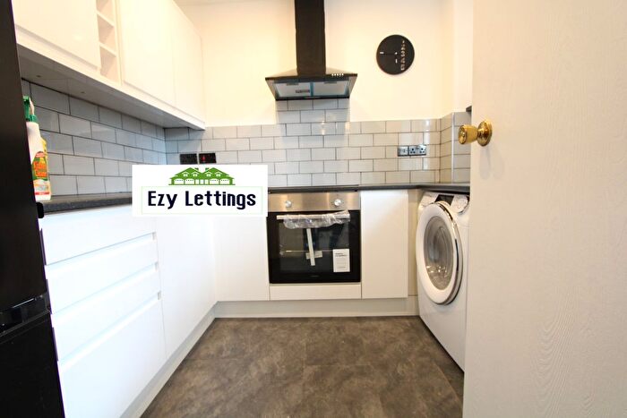 2 Bedroom Flat To Rent In St. Christophers Gardens, Thornton Heath, CR7