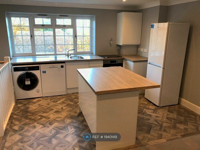 1 Bedroom Flat To Rent In Langdon Hills, Essex, SS16