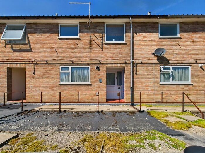 3 Bedroom Flat To Rent In Hildens Drive, Tilehurst, Reading, RG31
