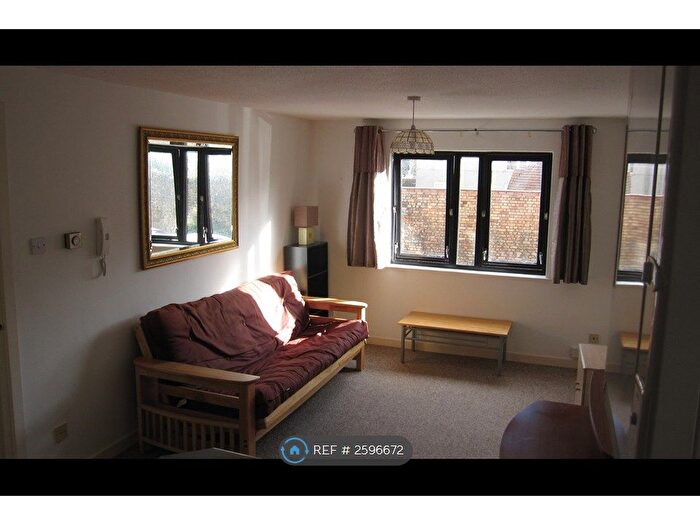1 Bedroom Flat To Rent In Richmond Court, Cardiff, CF24