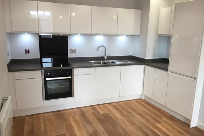 2 Bedroom Flat To Rent In Tate House, - New York Road, Leeds, West Yorkshire, LS2