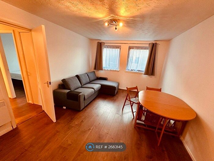 2 Bedroom Flat To Rent In Coxfield, Edinburgh, EH11