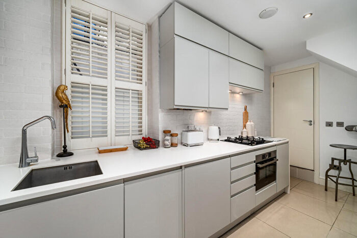 2 Bedroom Apartment To Rent In Hollywood Road, Chelsea, SW10