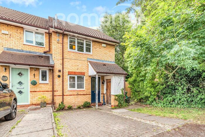 2 Bedroom Terraced House To Rent In Woodfield Way, RG7