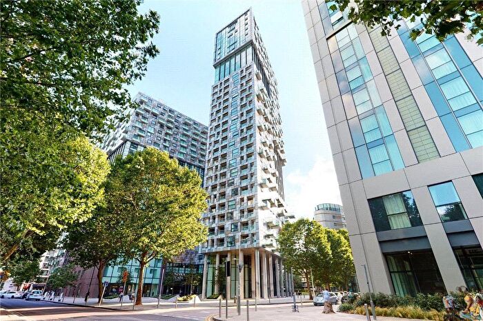 3 Bedroom Apartment To Rent In Talisman Tower, Lincoln Plaza, Canary Wharf, South Quay, London, E14