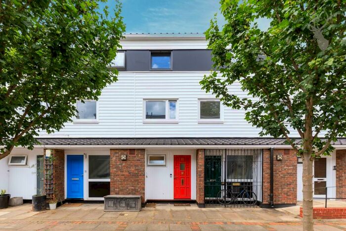 2 Bedroom Flat To Rent In Goldman Close, London, E2