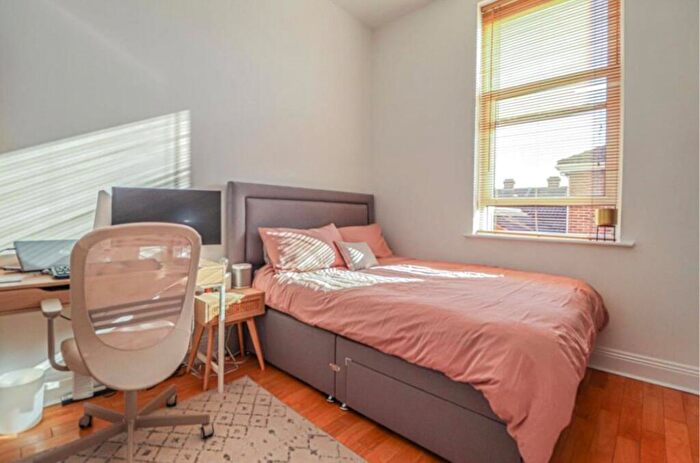 1 Bedroom Flat To Rent In Clarence Parade, Southsea, Hampshire, PO5