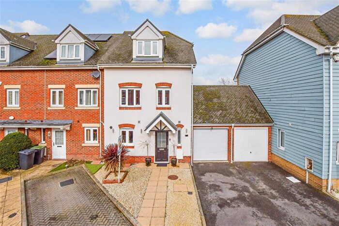 5 Bedroom Town House For Sale In Eaton Place, Larkfield, Aylesford, Kent, ME20