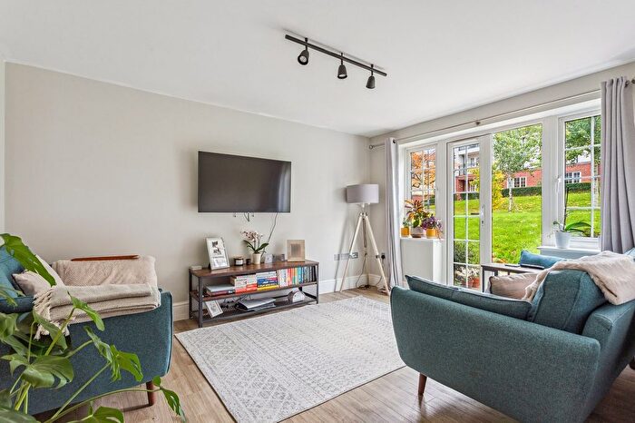 2 Bedroom Flat For Sale In Grange Road, Chalfont St Peter, Gerrards Cross, SL9