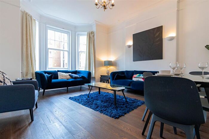 4 Bedroom Flat To Rent In Cumberland Mansions, Marylebone, W1H