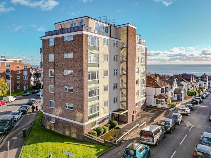 2 Bedroom Flat For Sale In Grand Drive, Leigh-On-Sea, SS9