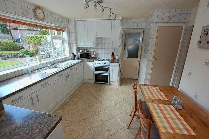 3 Bedroom Detached House For Sale In Hereford Close, Ashton-under-Lyne, Greater Manchester, OL6