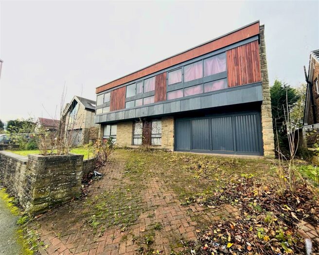 5 Bedroom Detached House For Sale In Far View Crescent, Almondbury